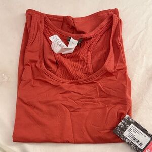 Oiselle Tank Top in Garnet/Rosebud
